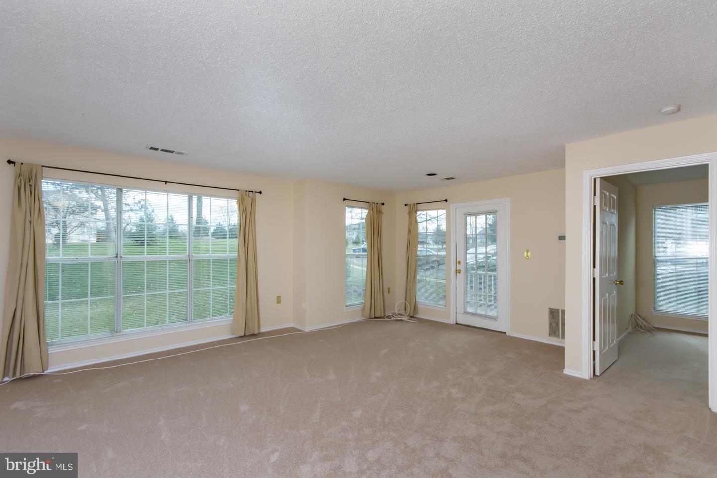 20960 Timber Ridge Terrace, Unit 102 Ashburn, VA 20147 - Photo 3 of 19 Family Room