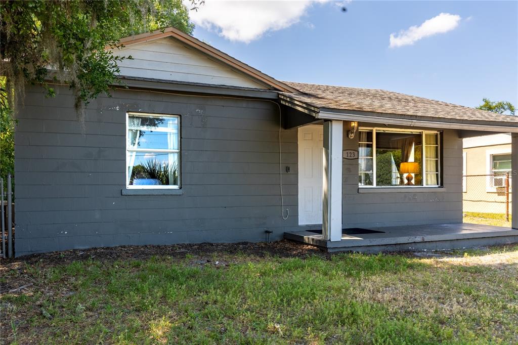 123 Oconee Street Lakeland, FL 33805 - Photo 25 of 25 a front view of a house with garden