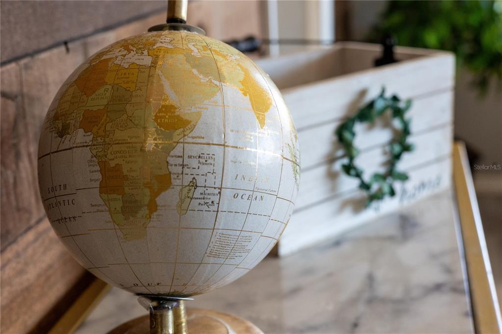 123 Oconee Street Lakeland, FL 33805 - Photo 9 of 25 a vase of flowers sitting on a table