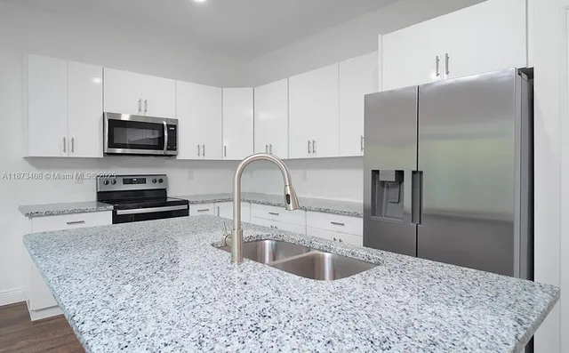 $2,250 | 8007 Vega Court, LaBelle, FL 33935