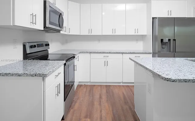 $2,250 | 8007 Vega Court, LaBelle, FL 33935