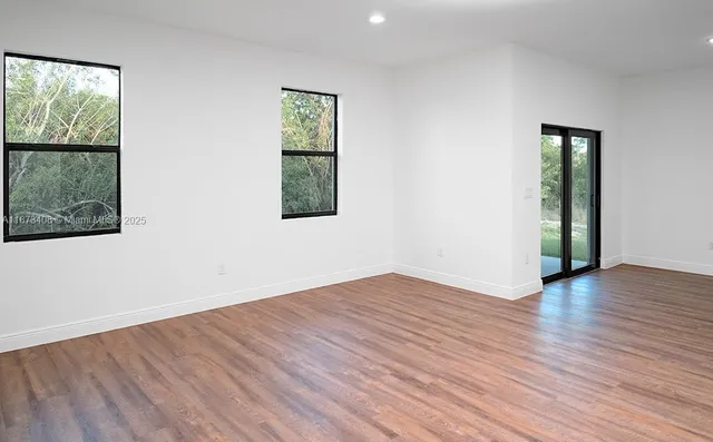 $2,250 | 8007 Vega Court, LaBelle, FL 33935