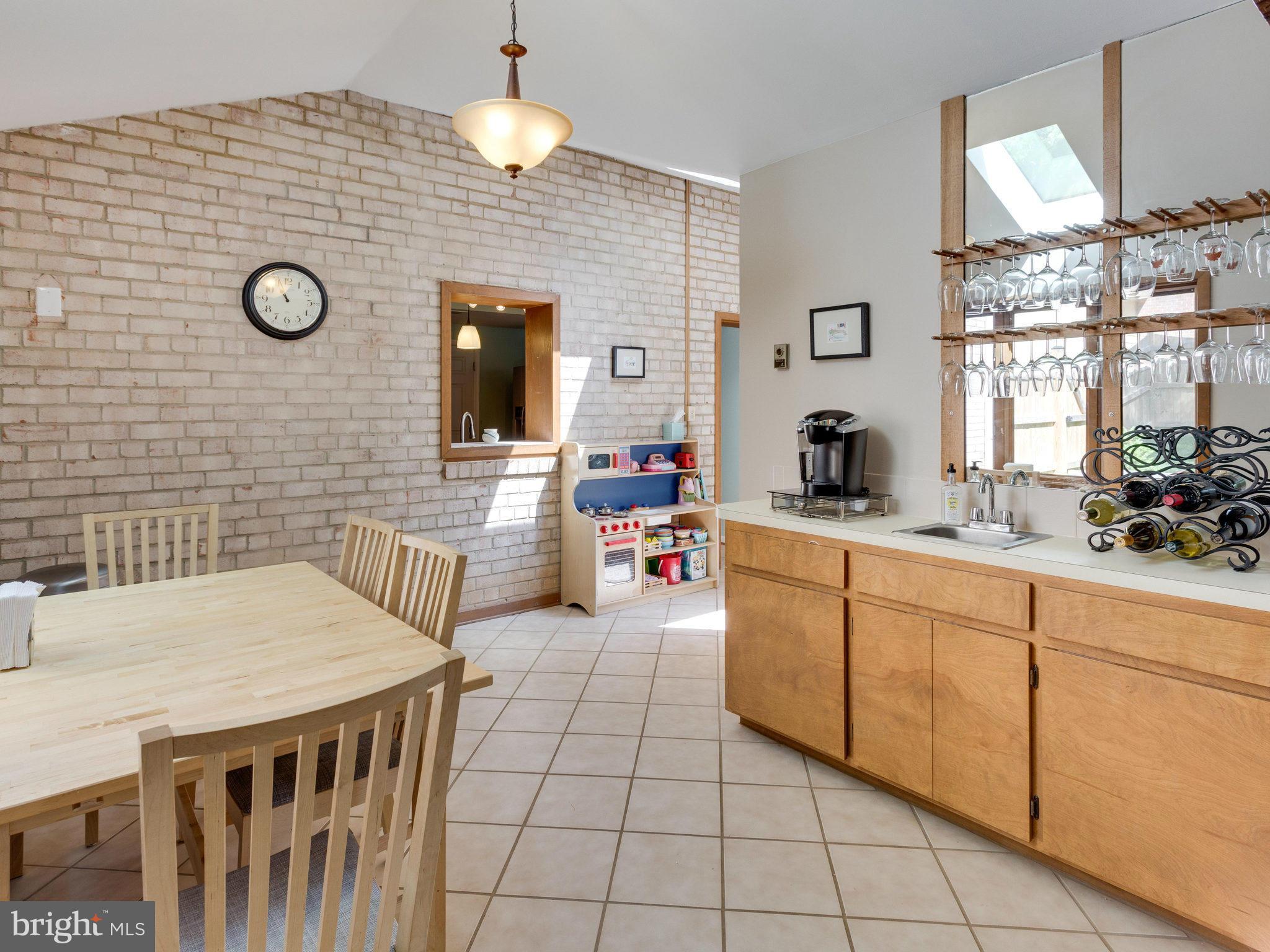 11421 Vale Road Oakton, VA 22124 - Photo 6 of 25 Breakfast Rm w Wet Bar opens to Family Rm