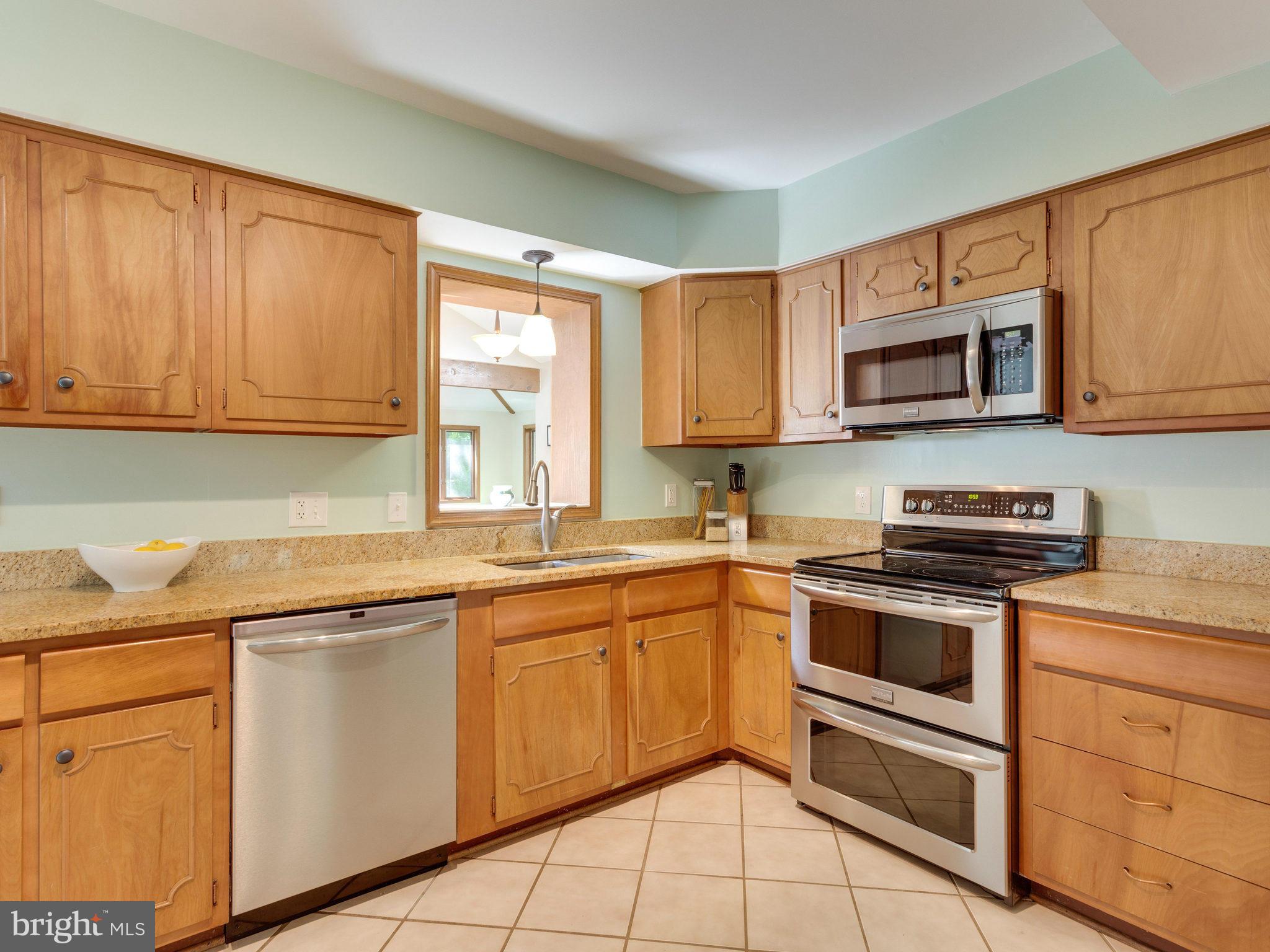11421 Vale Road Oakton, VA 22124 - Photo 7 of 25 Updated Kitchen w Views to Breakfast Rm
