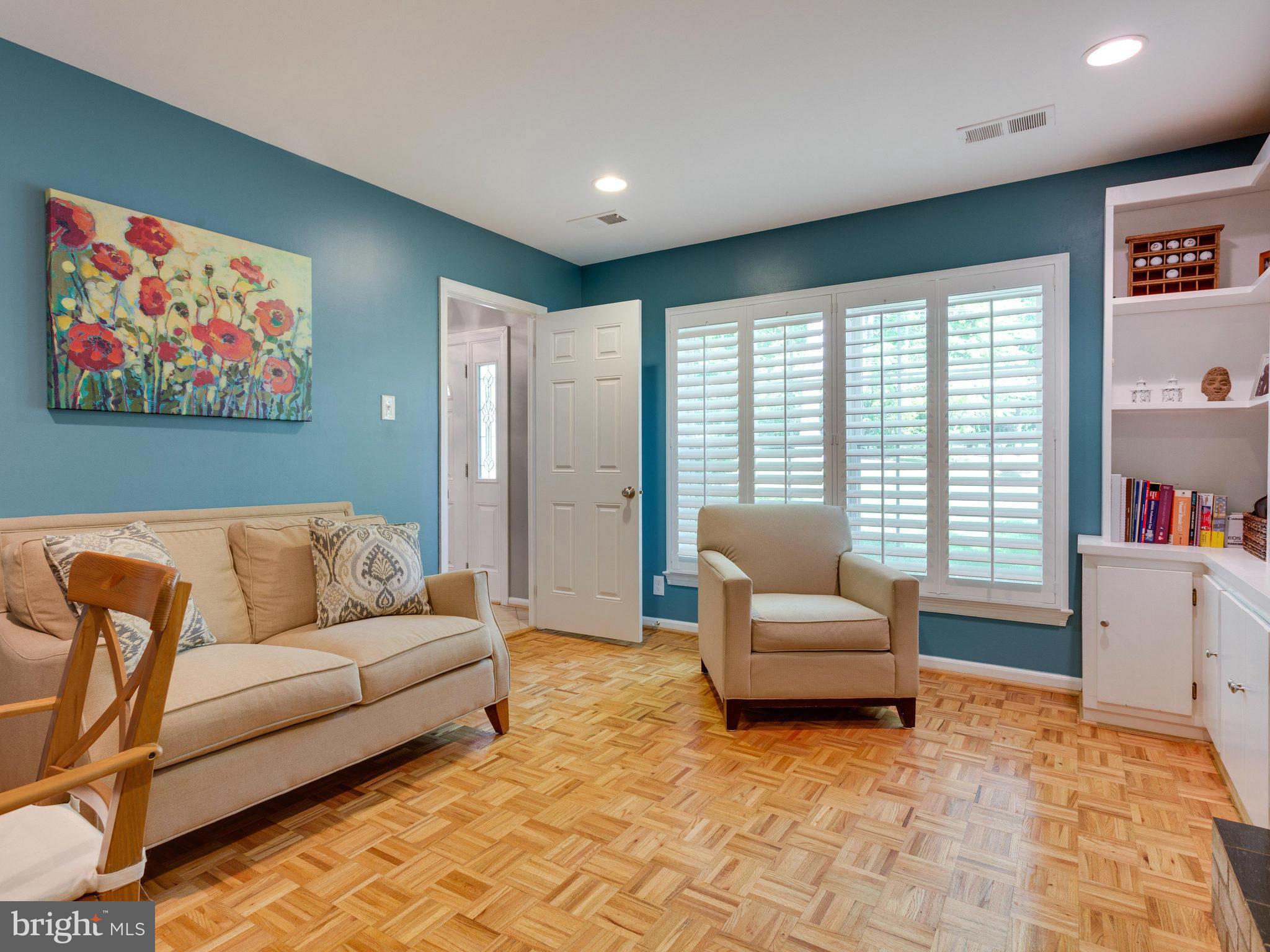 11421 Vale Road Oakton, VA 22124 - Photo 10 of 25 Light