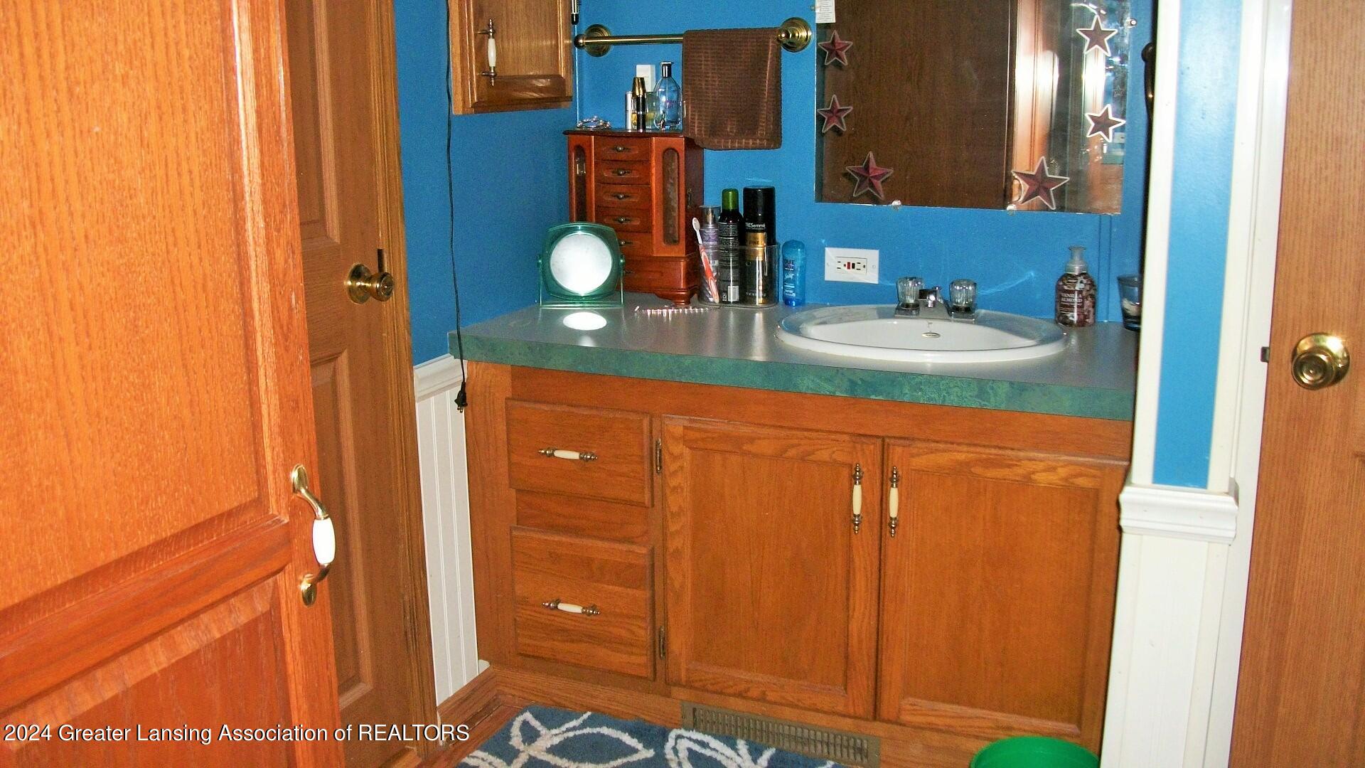 8205 Hilldale Road Springport, MI 49284 - Photo 14 of 23 Primary Bath