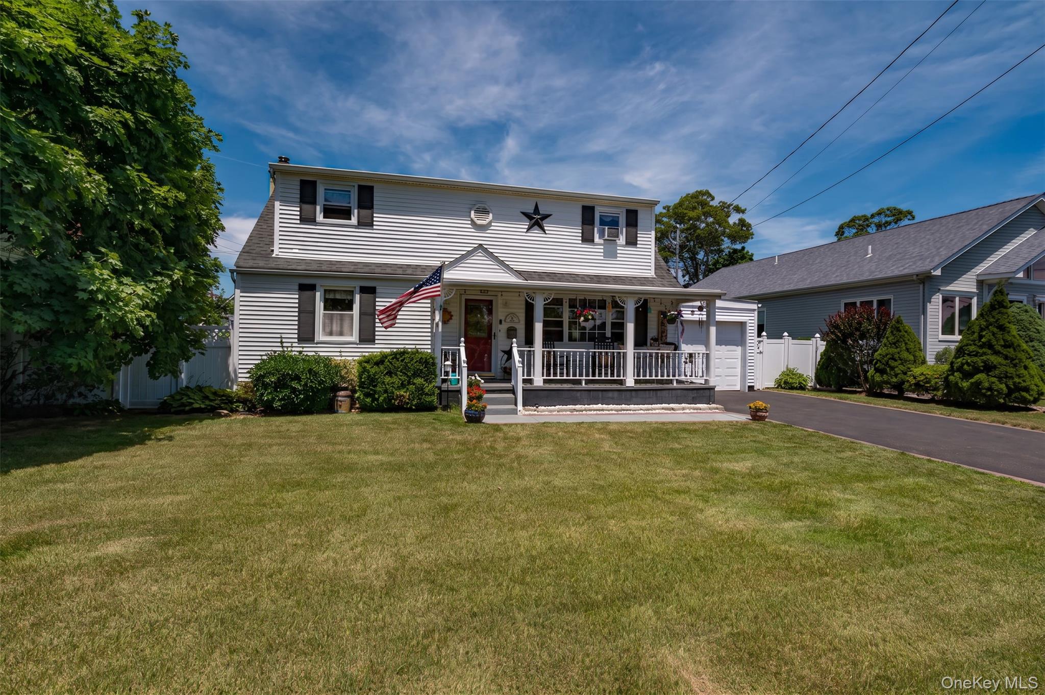 11 Spruce Street Islip, NY 11751 - Photo 1 of 36