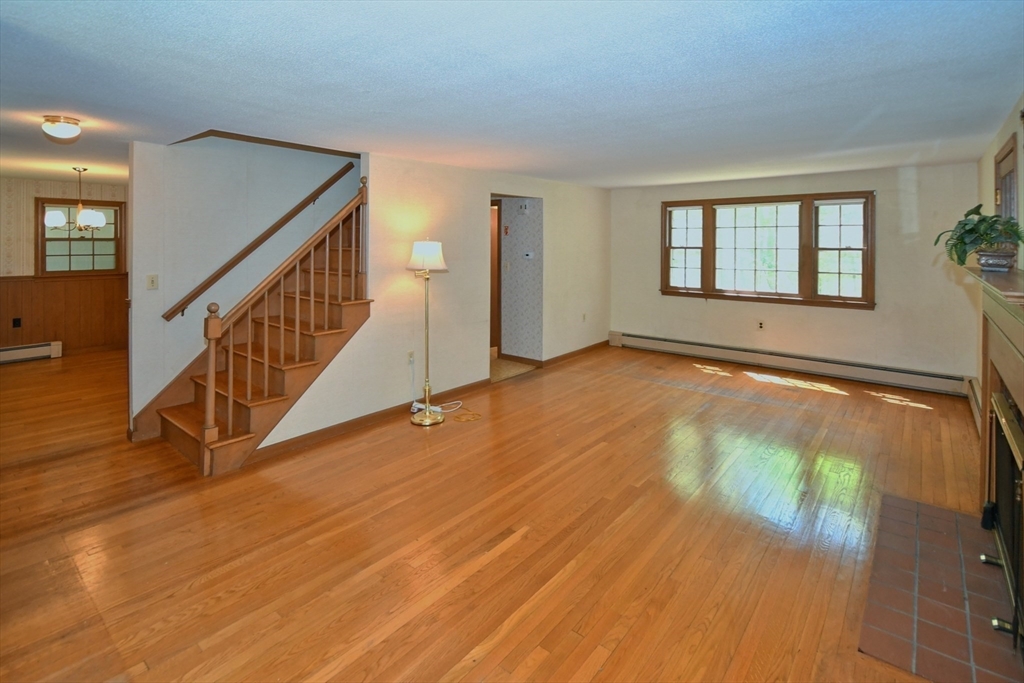4 Applecrest Road Andover, MA 01810 - Photo 2 of 32