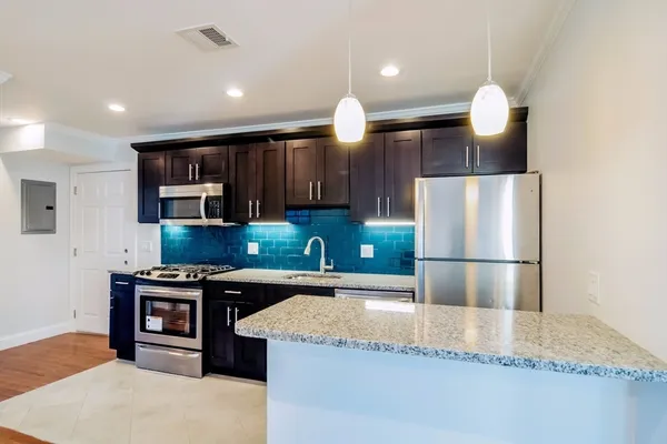 $3,950 | 108 Maverick Street, Unit 4, Boston, MA 02128