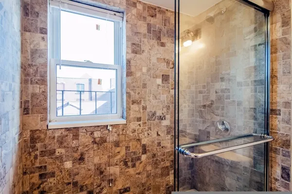 $3,950 | 108 Maverick Street, Unit 4, Boston, MA 02128