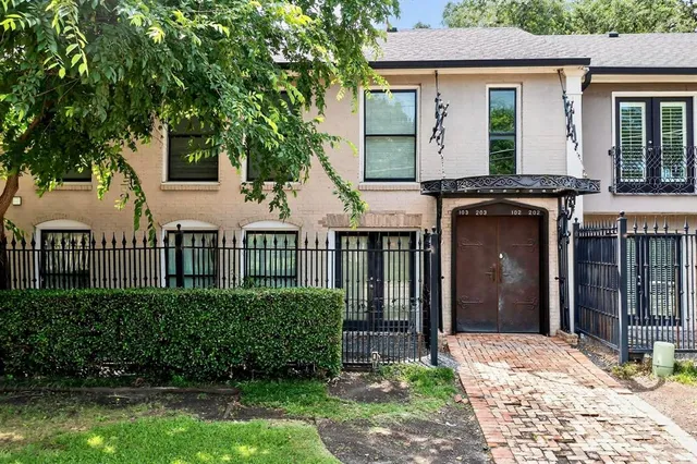 $2,000 | 7736 Meadow Road, Unit 203, Dallas, TX 75230