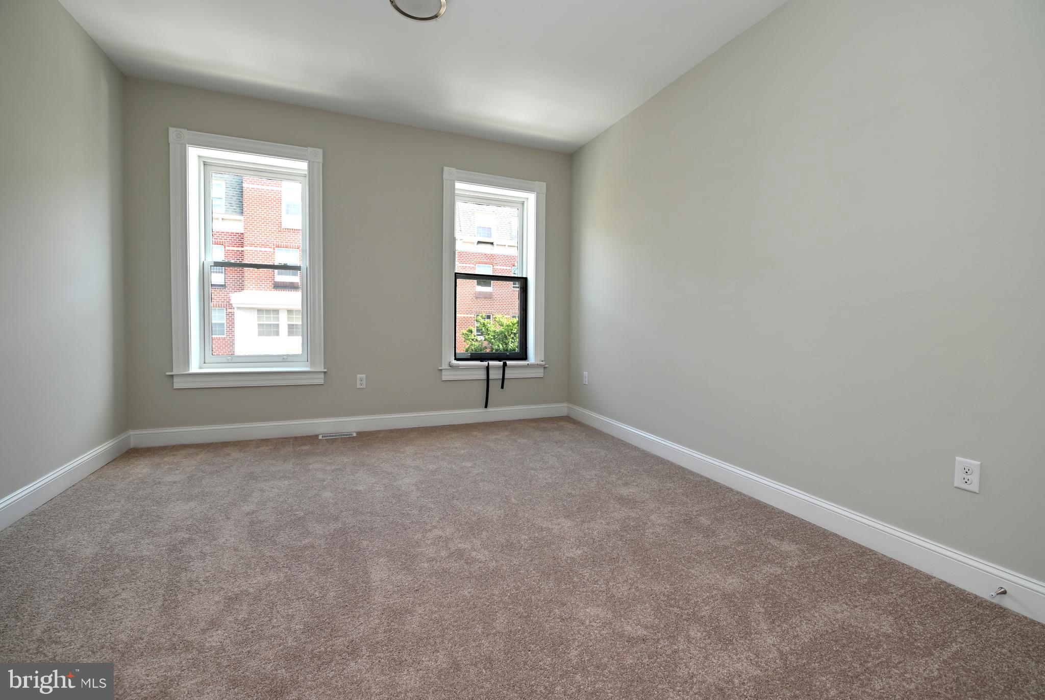 2245 East Biddle Street Baltimore, MD 21213 - Photo 10 of 14 an empty room with windows