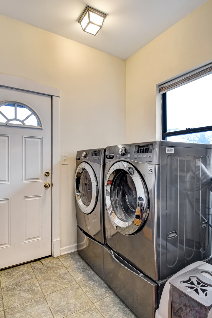 1447 West Warner Avenue, Unit 2W Chicago, IL 60613 - Photo 14 of 27