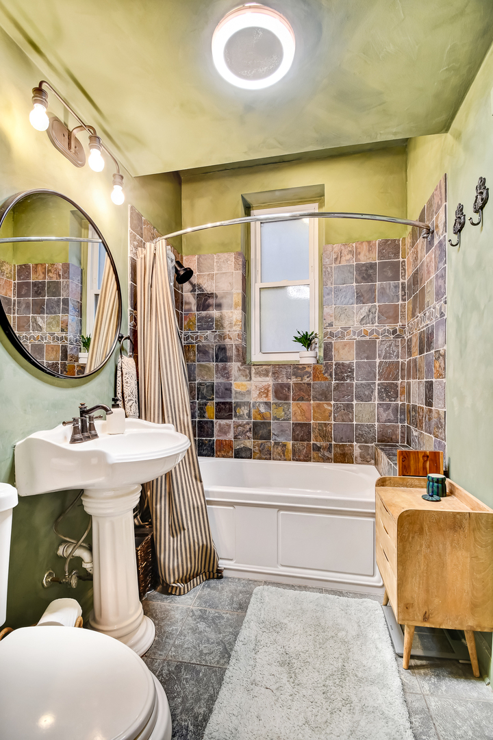 1447 West Warner Avenue, Unit 2W Chicago, IL 60613 - Photo 18 of 27