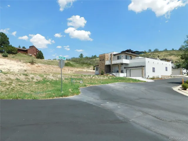 a view of a yard with a tree