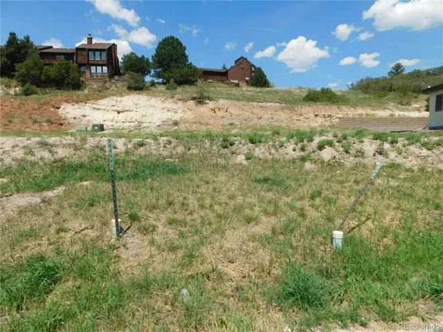 a view of a garden with a house