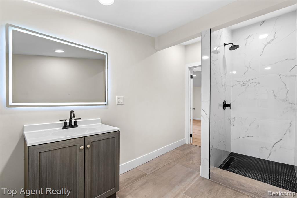 784 Barrington Road Grosse Pointe Park, MI 48230 - Photo 38 of 58