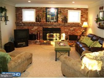 2902 Clyston Road Norristown, PA 19403 - Photo 3 of 12 Family Room