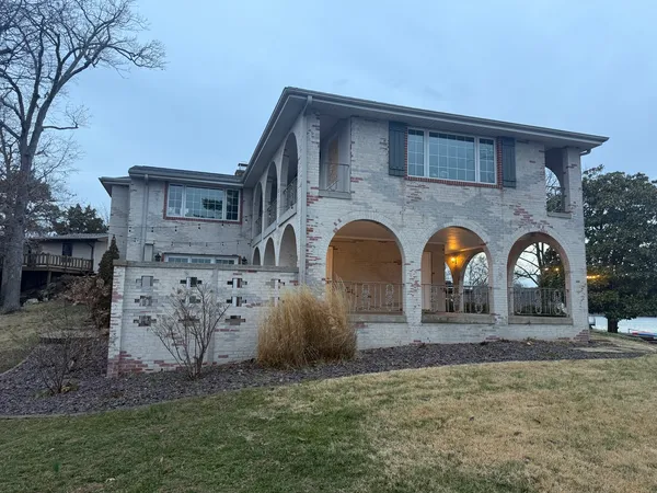 $1,025,000 | 745 Pyramid Lane, Creal Springs, IL 62922
