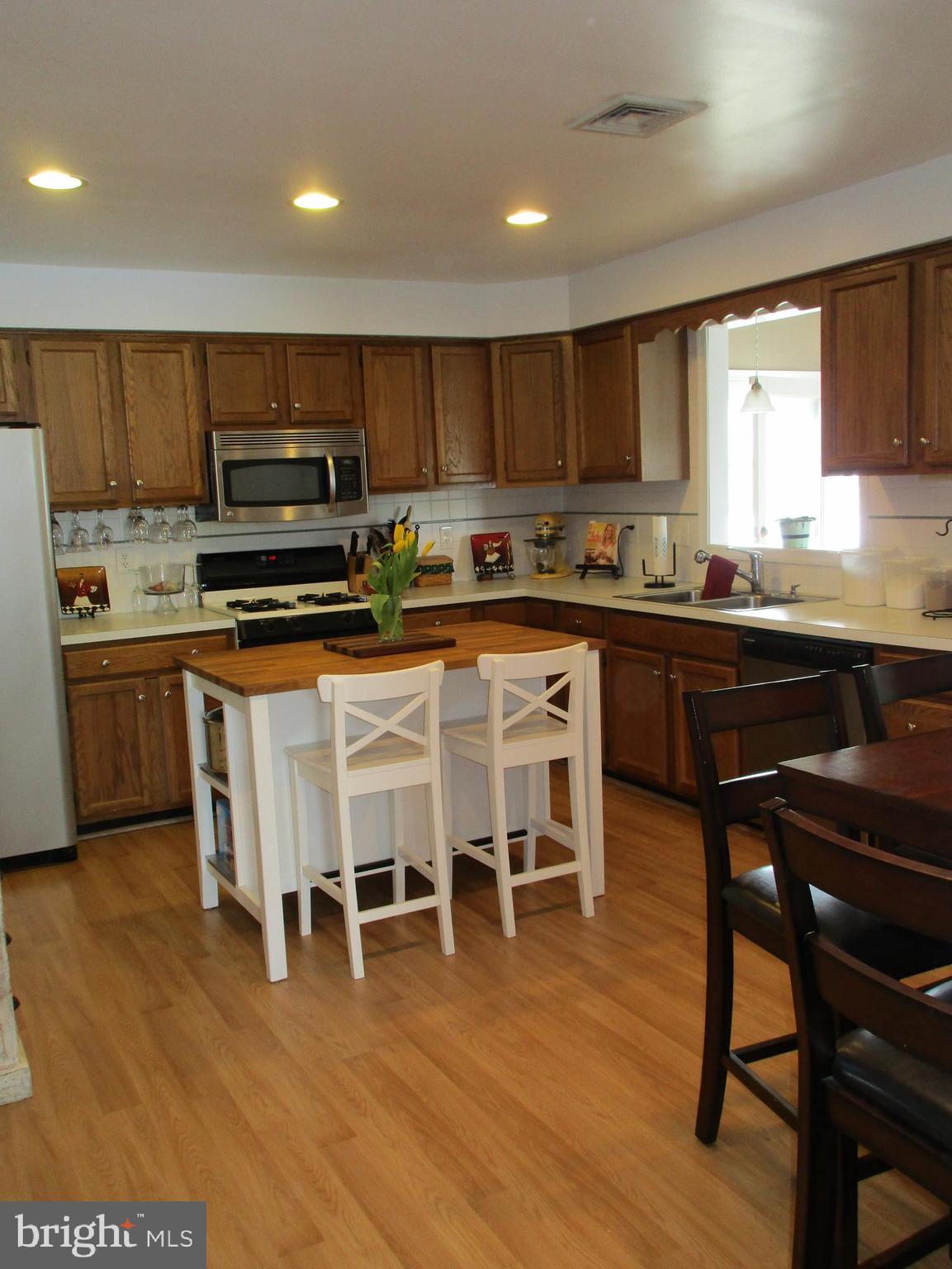 123 Rutgers Road Pennsville, NJ 08070 - Photo 11 of 36 Stainless Refrigerator and Dishwasher