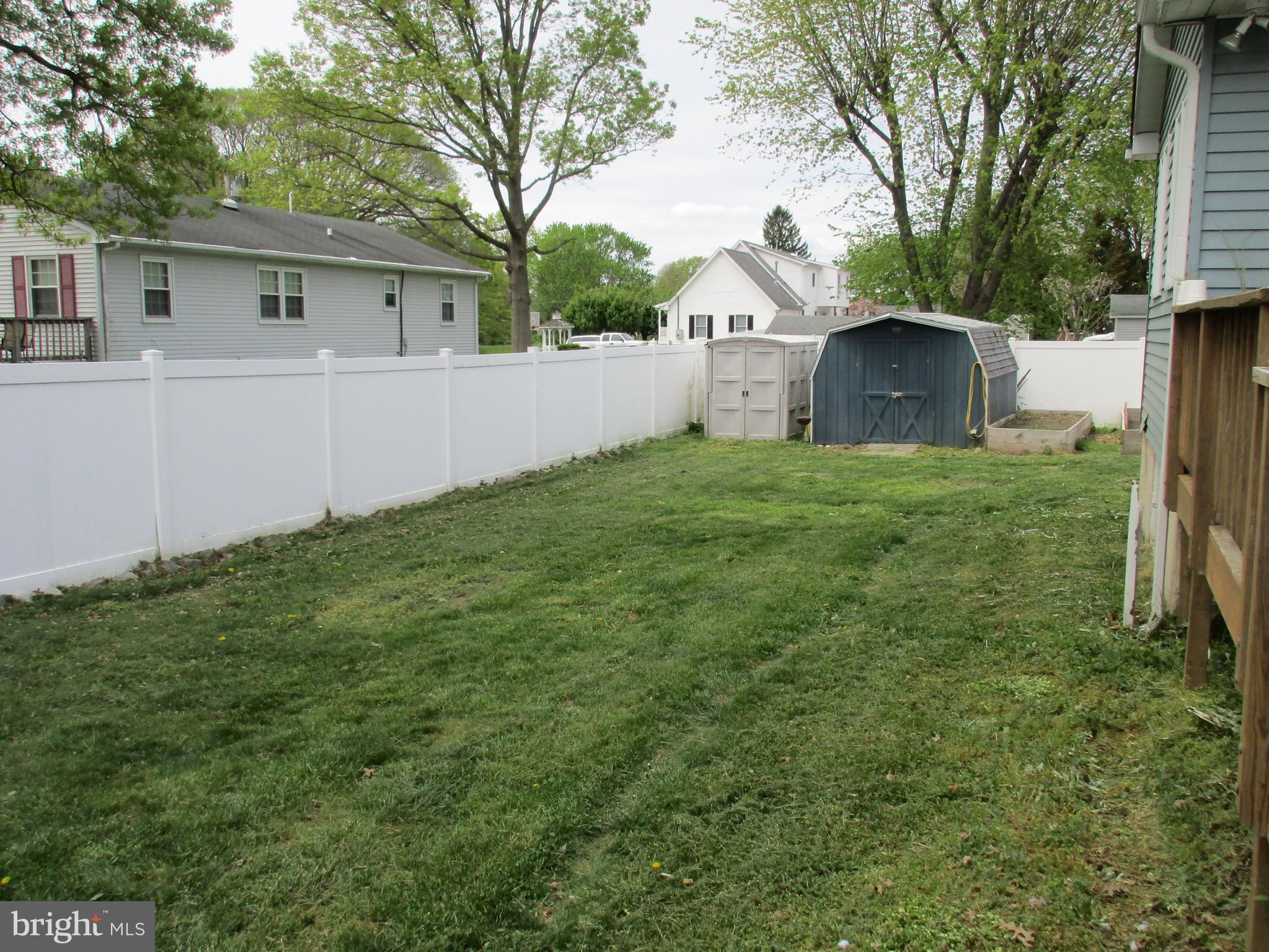 123 Rutgers Road Pennsville, NJ 08070 - Photo 30 of 36 White Vinyl Fenced Backyard