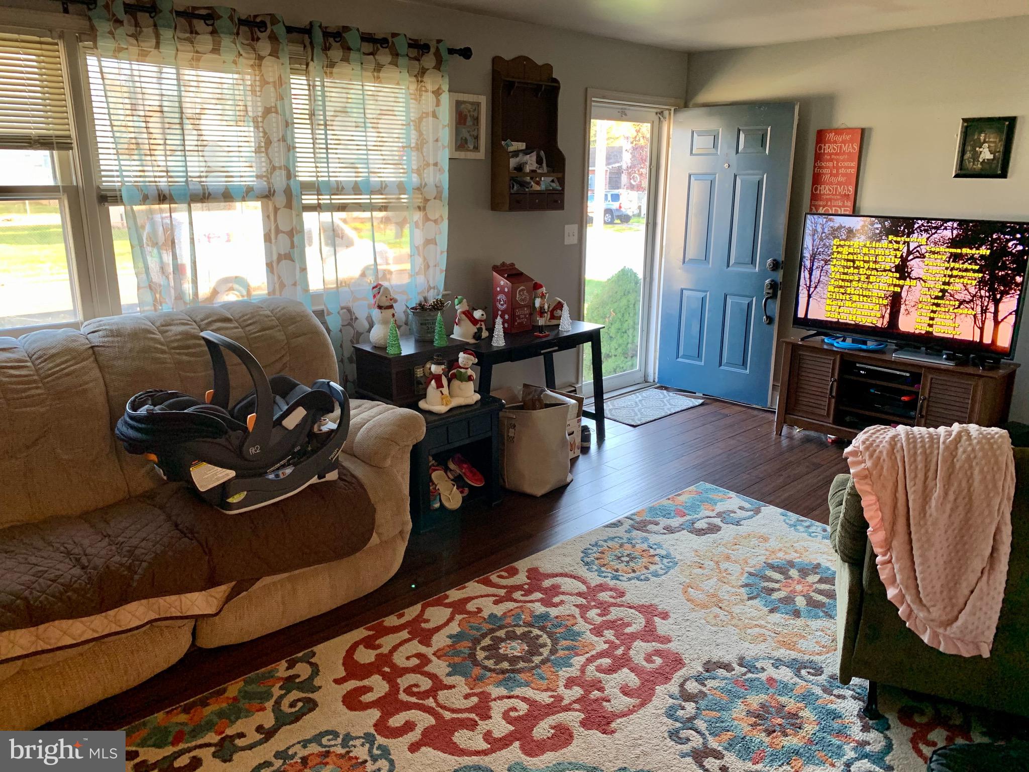 123 Rutgers Road Pennsville, NJ 08070 - Photo 8 of 36 Living Room with Bamboo Hardwood Floors