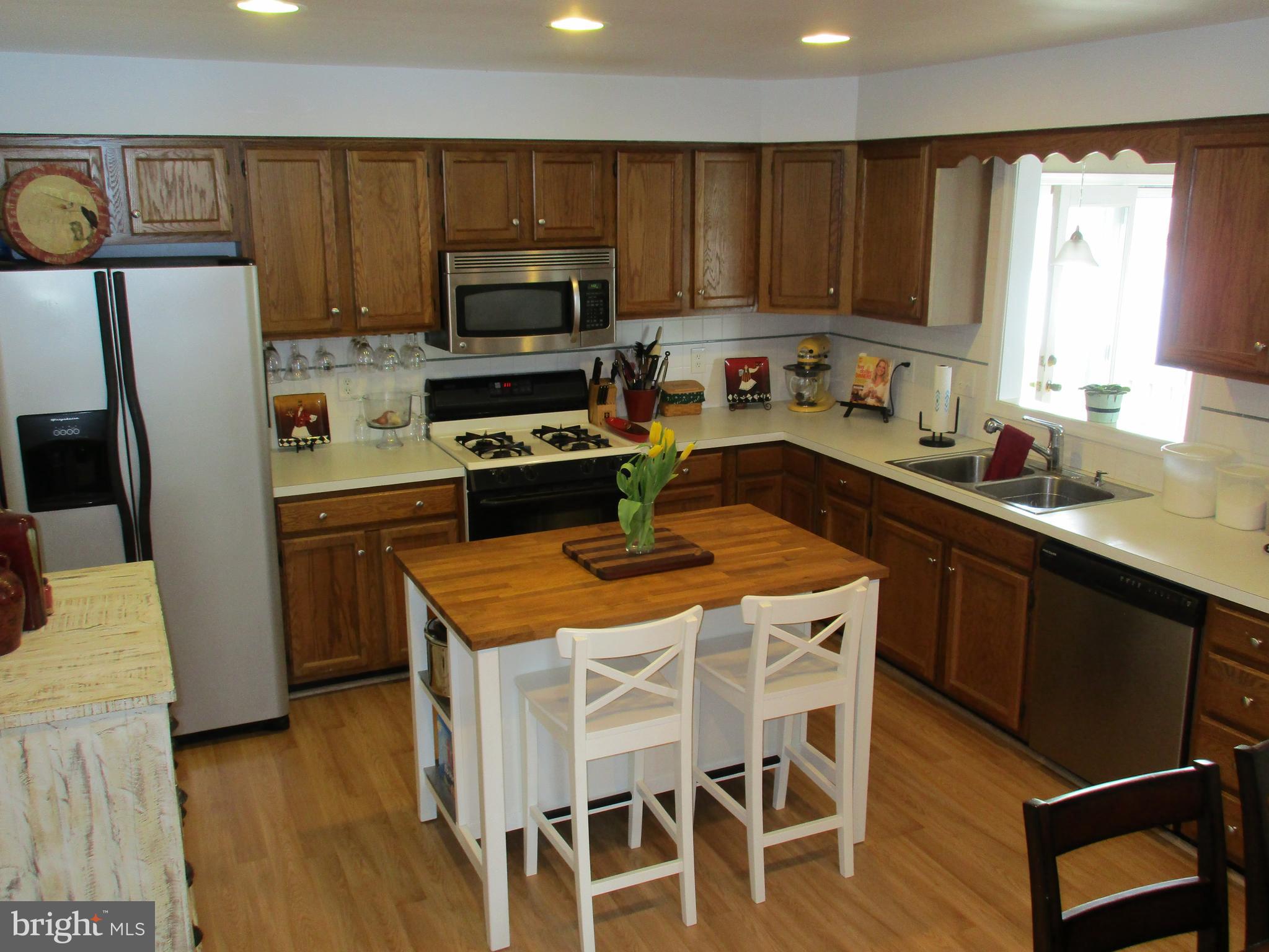 123 Rutgers Road Pennsville, NJ 08070 - Photo 9 of 36 Kitchen with Island