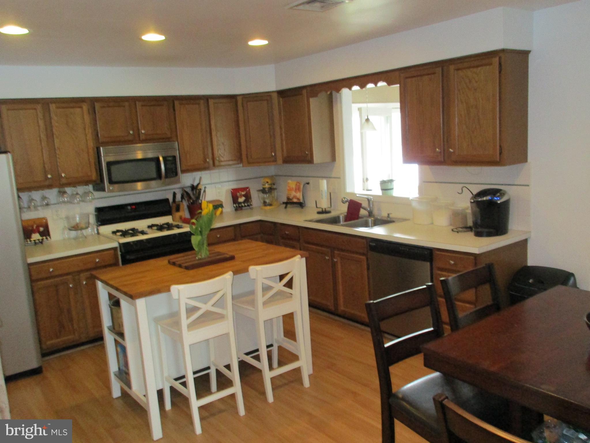 123 Rutgers Road Pennsville, NJ 08070 - Photo 10 of 36 Kitchen with Recessed Lights