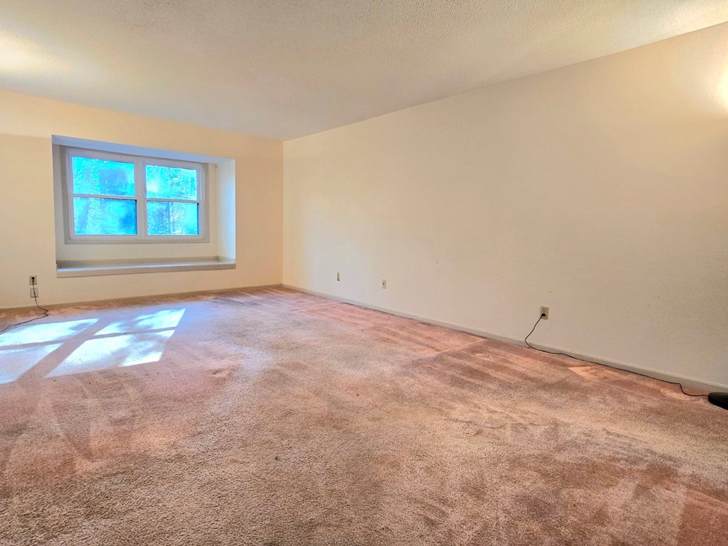 6851 Roswell Road Sandy Springs, GA 30328 - Photo 11 of 19 en empty room with windows