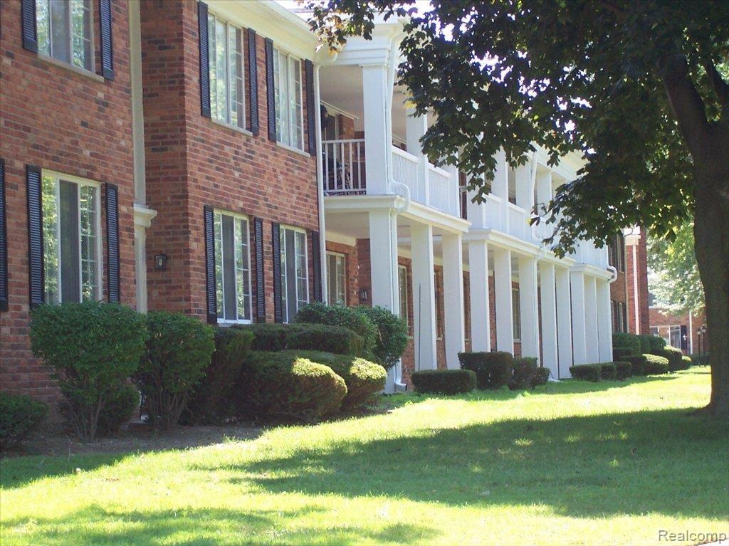 29334 Hoover Road, Unit 293 Warren, MI 48093 - Photo 3 of 8 100_3291