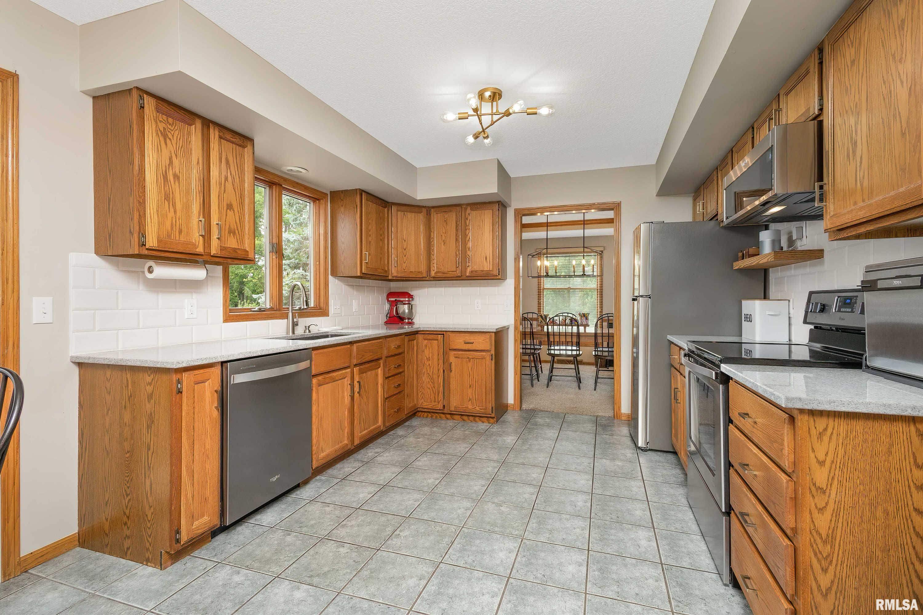 3564 Deertrail Road Bettendorf, IA 52722 - Photo 8 of 31 Gallery Image 8
