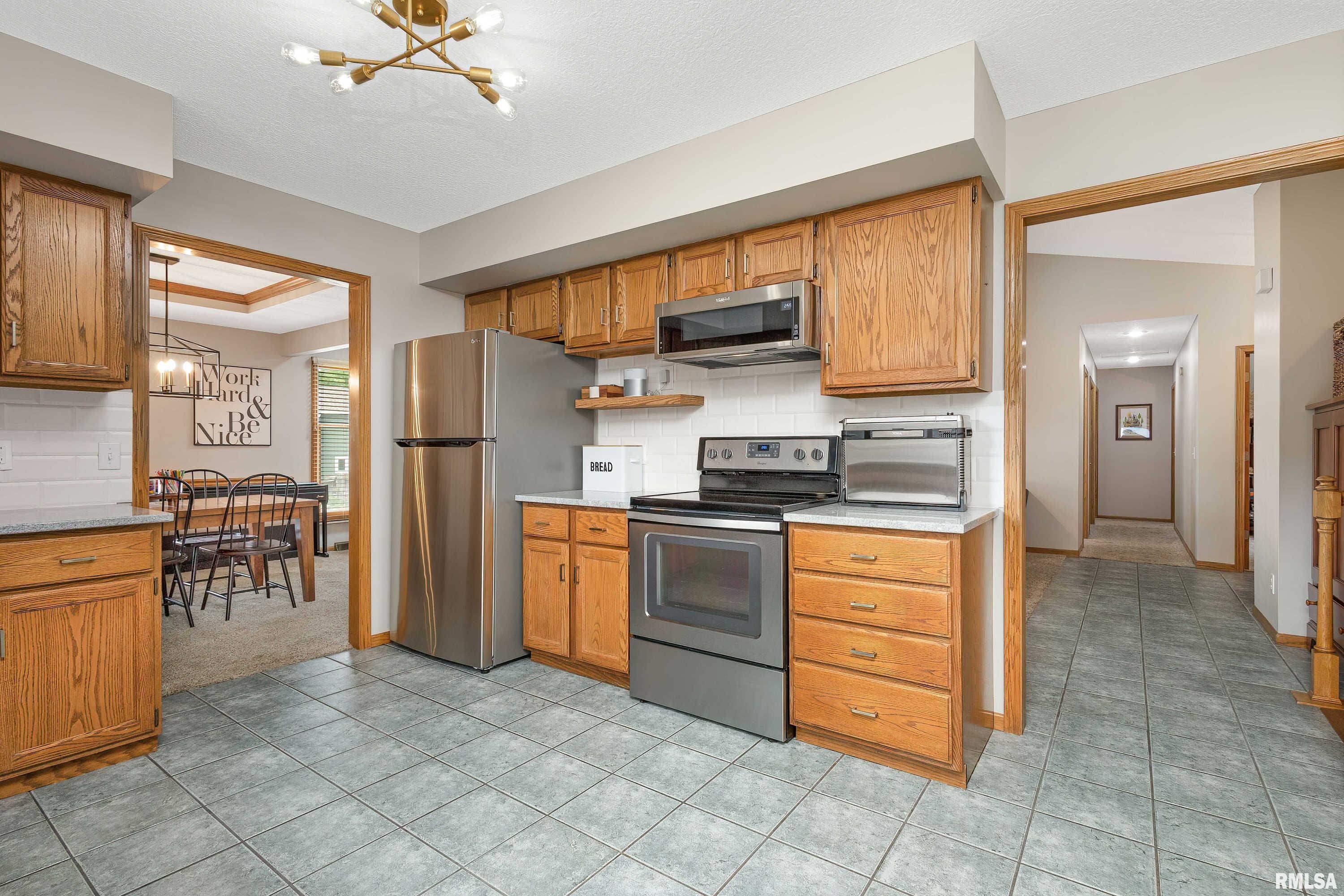 3564 Deertrail Road Bettendorf, IA 52722 - Photo 9 of 31 Gallery Image 9