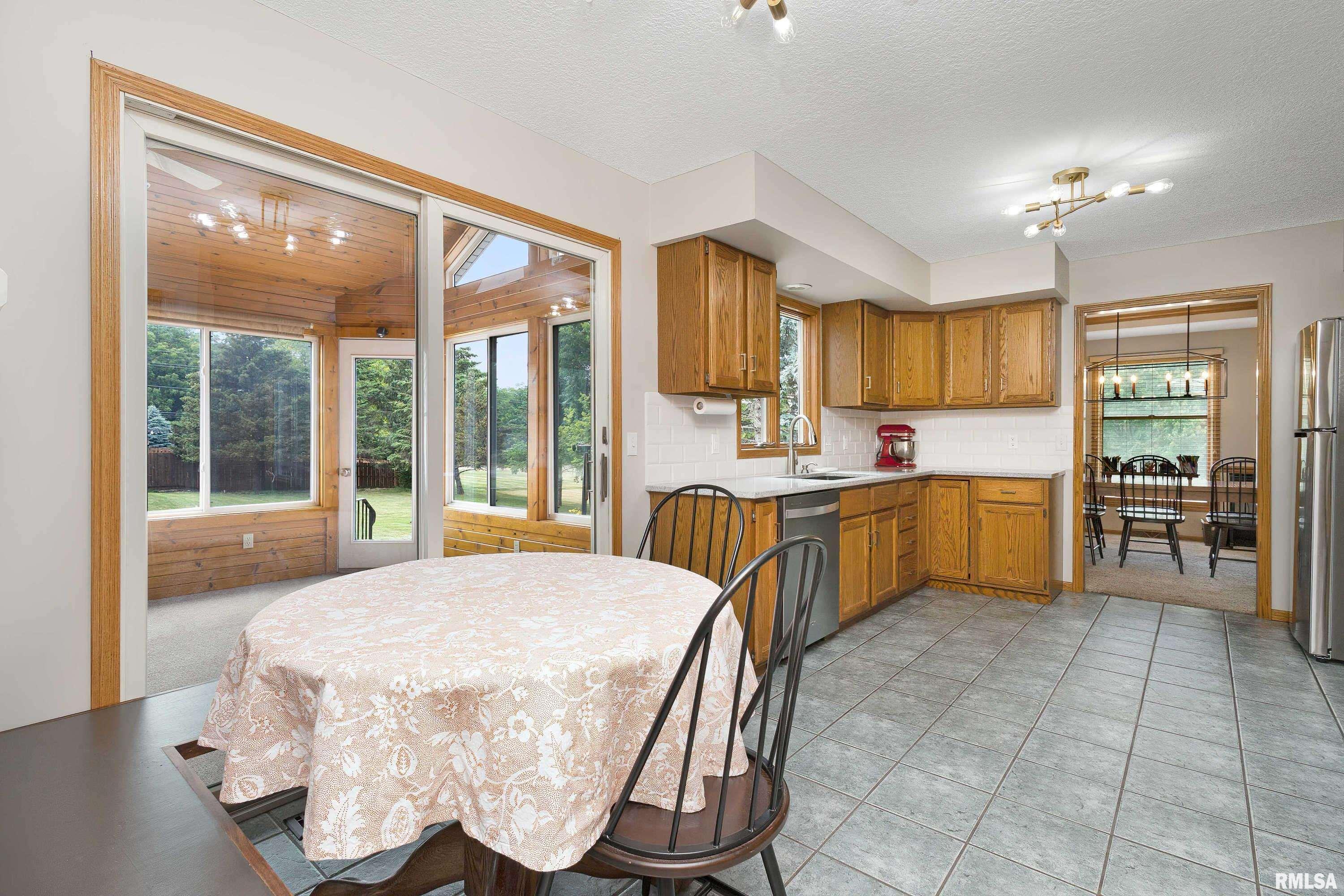 3564 Deertrail Road Bettendorf, IA 52722 - Photo 10 of 31 Gallery Image 10