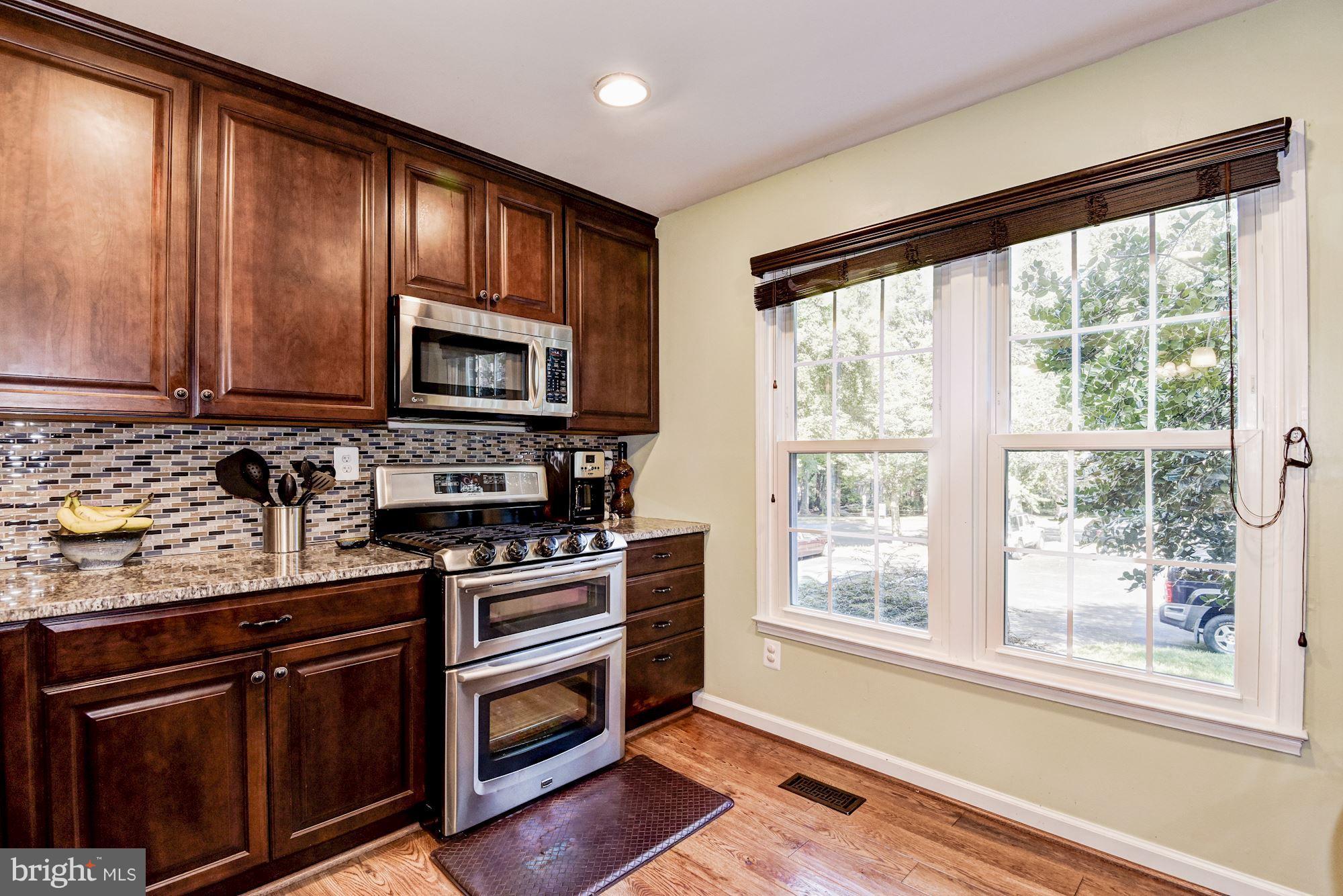 2410 Wanda Way Reston, VA 20191 - Photo 5 of 28 Kitchen