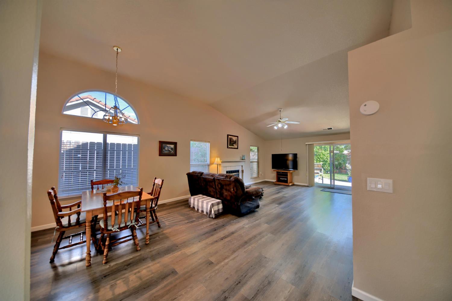 1007 Lourence Drive Tracy, CA 95376 - Photo 6 of 44