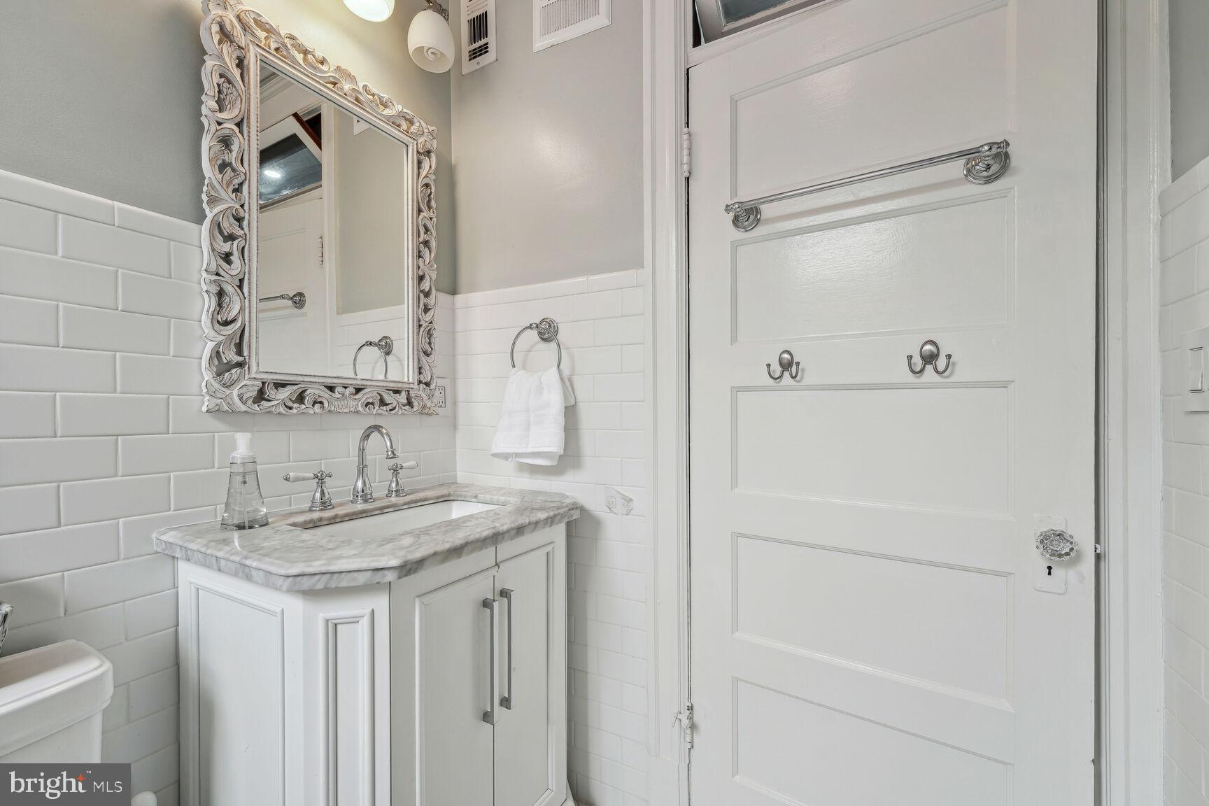722 13th Street Southeast, Unit A Washington, DC 20003 - Photo 11 of 32