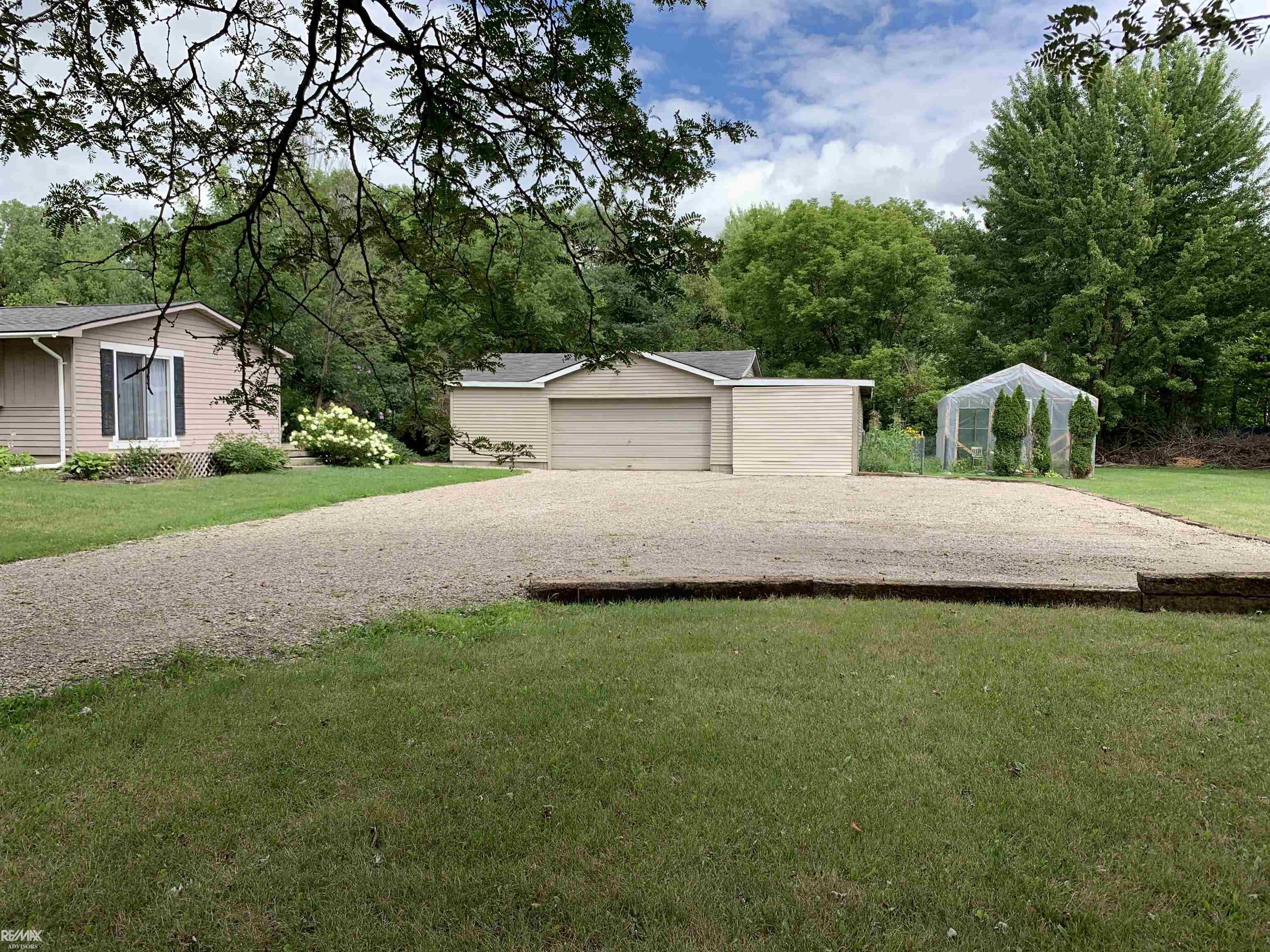 1255 Hessen Road Columbus, MI 48063 - Photo 6 of 50 50093618-5.JPG