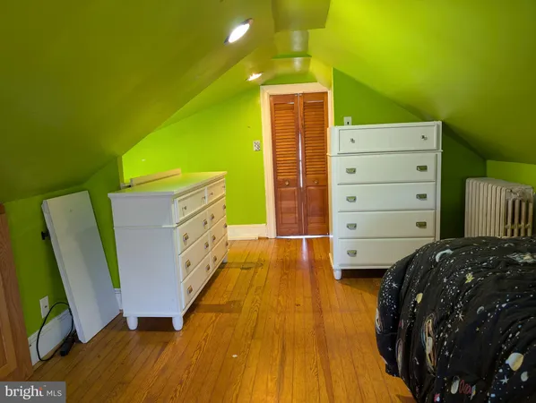 a bed room with a bed and a dresser