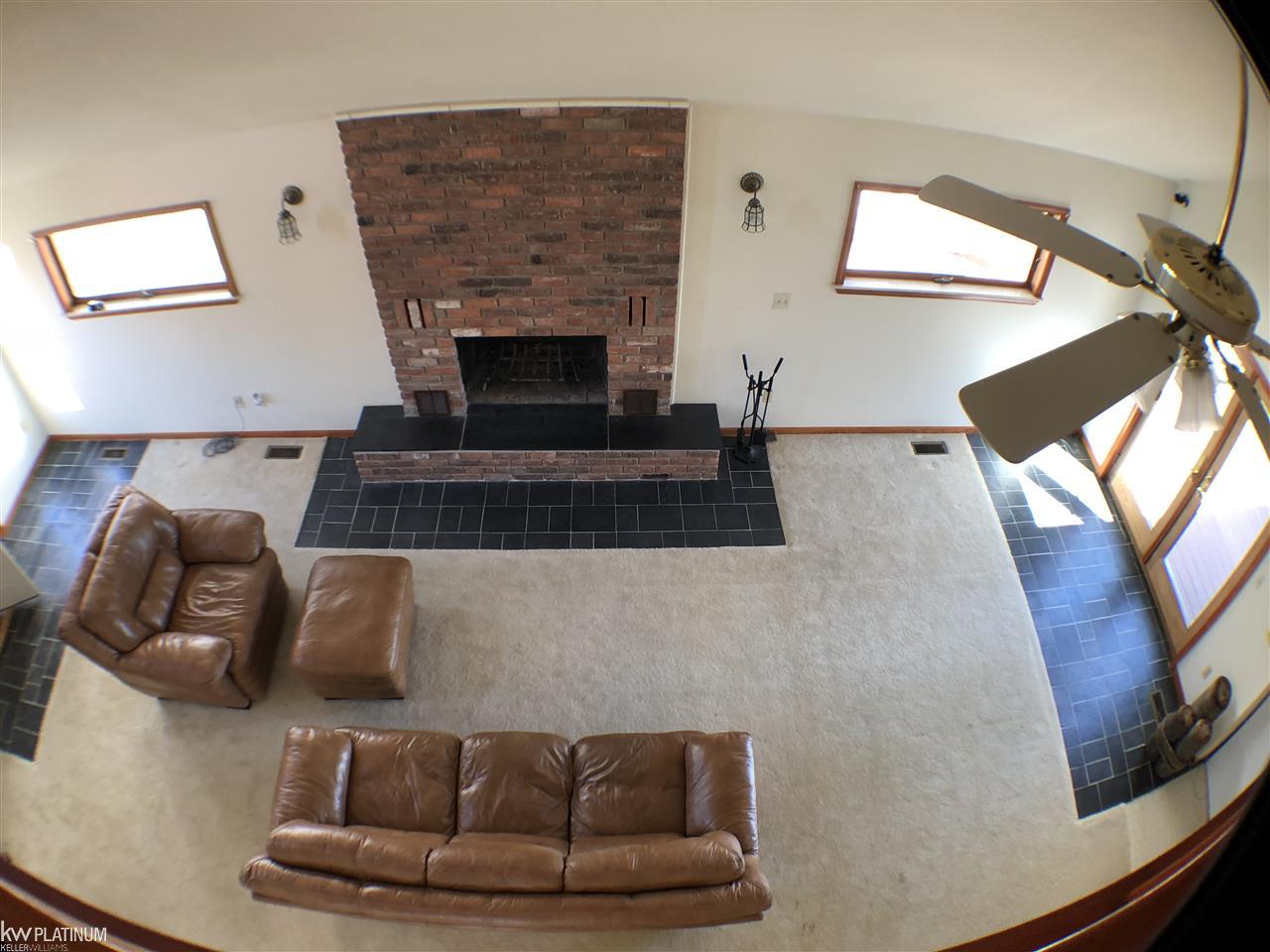 8760 Lakeshore Road Fort Gratiot, MI 48059 - Photo 8 of 33 31345288-7.JPG