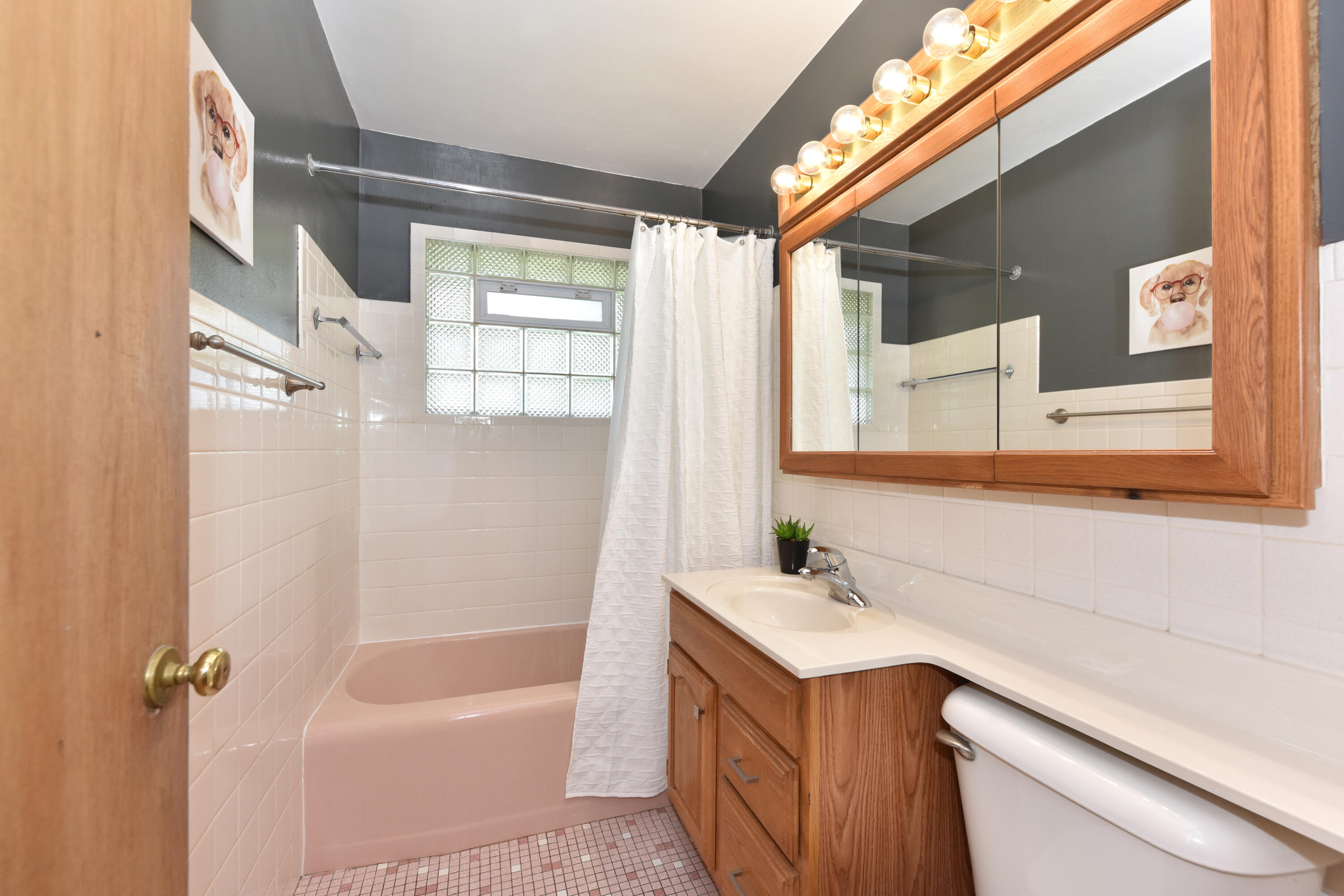 W156 N8028 Pilgrim Road Menomonee Falls, WI 53051 - Photo 17 of 30 Full bath on main
