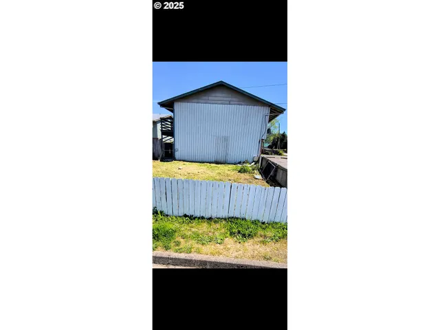 $649,000 | 587 West Berdine Street, Roseburg, OR 97471