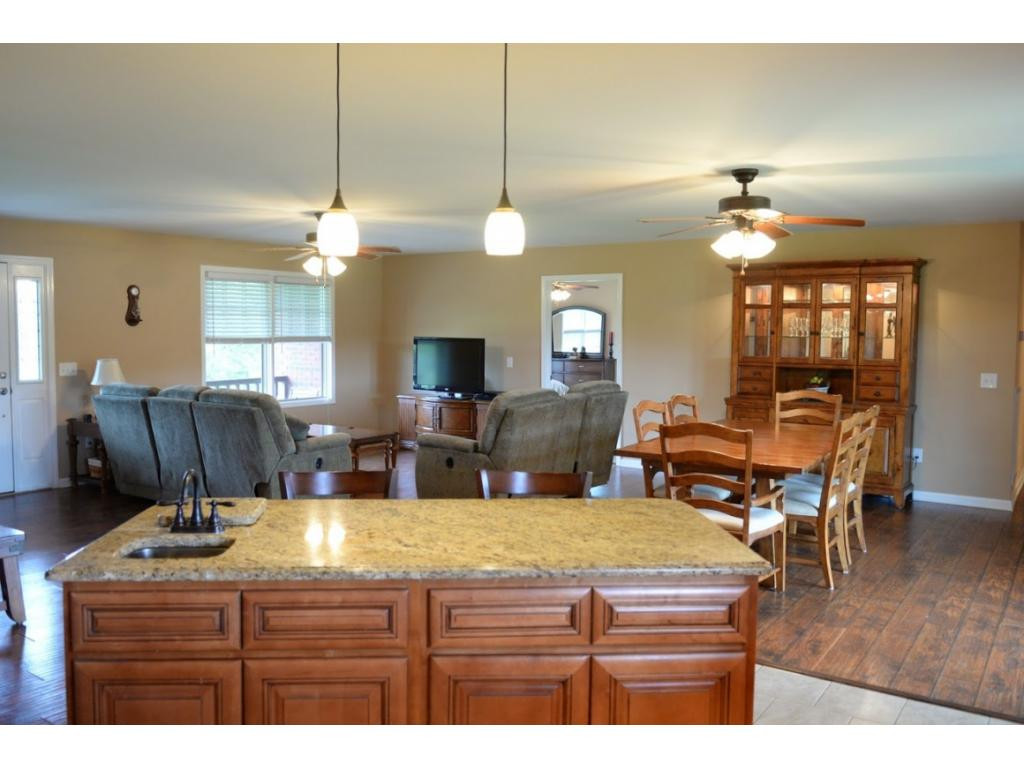 670 Dunlap Road Kingsport, TN 37663 - Photo 8 of 36 Breakfast Bar