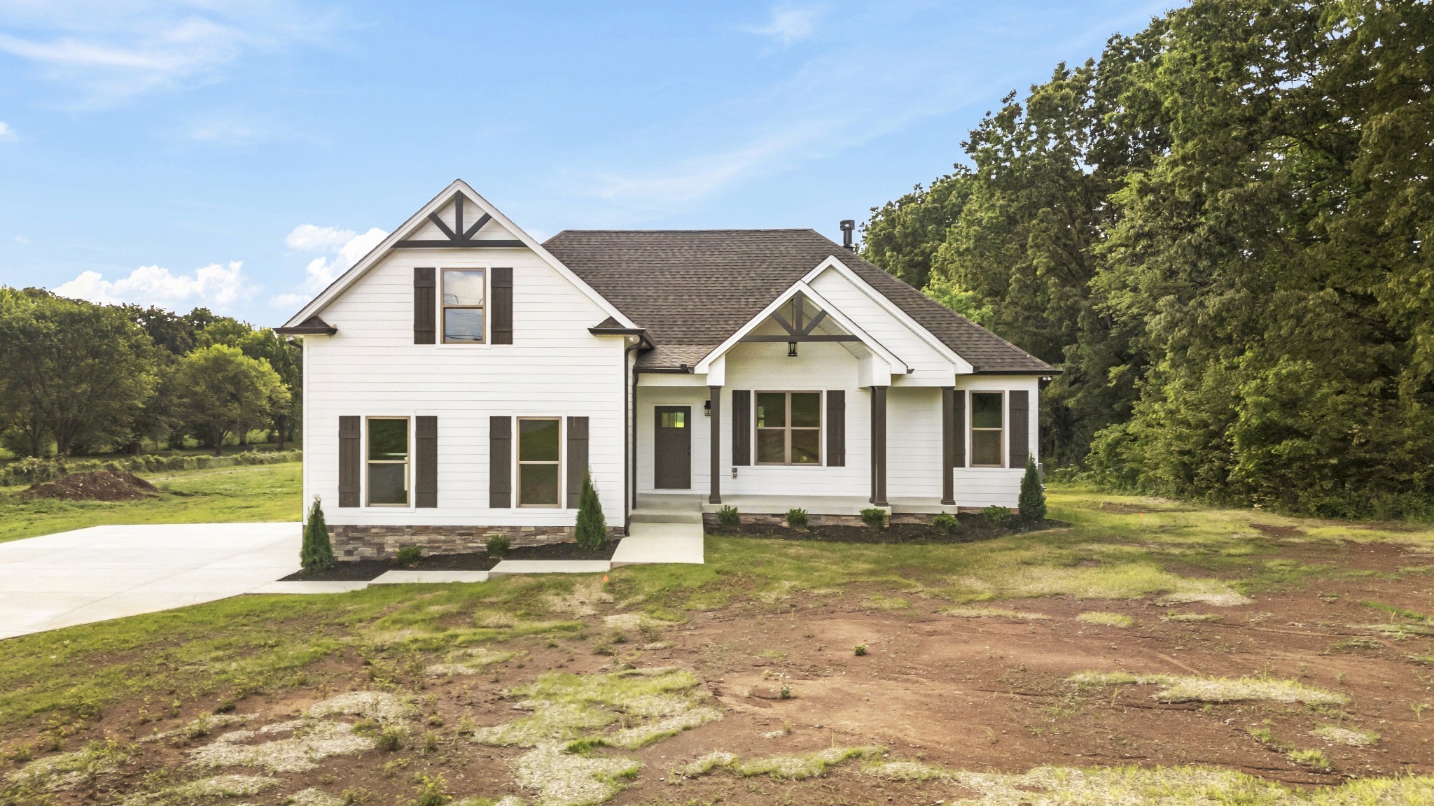 5751 Lakeview Road Springfield, TN 37172 - Photo 1 of 28 a front view of a house with a yard