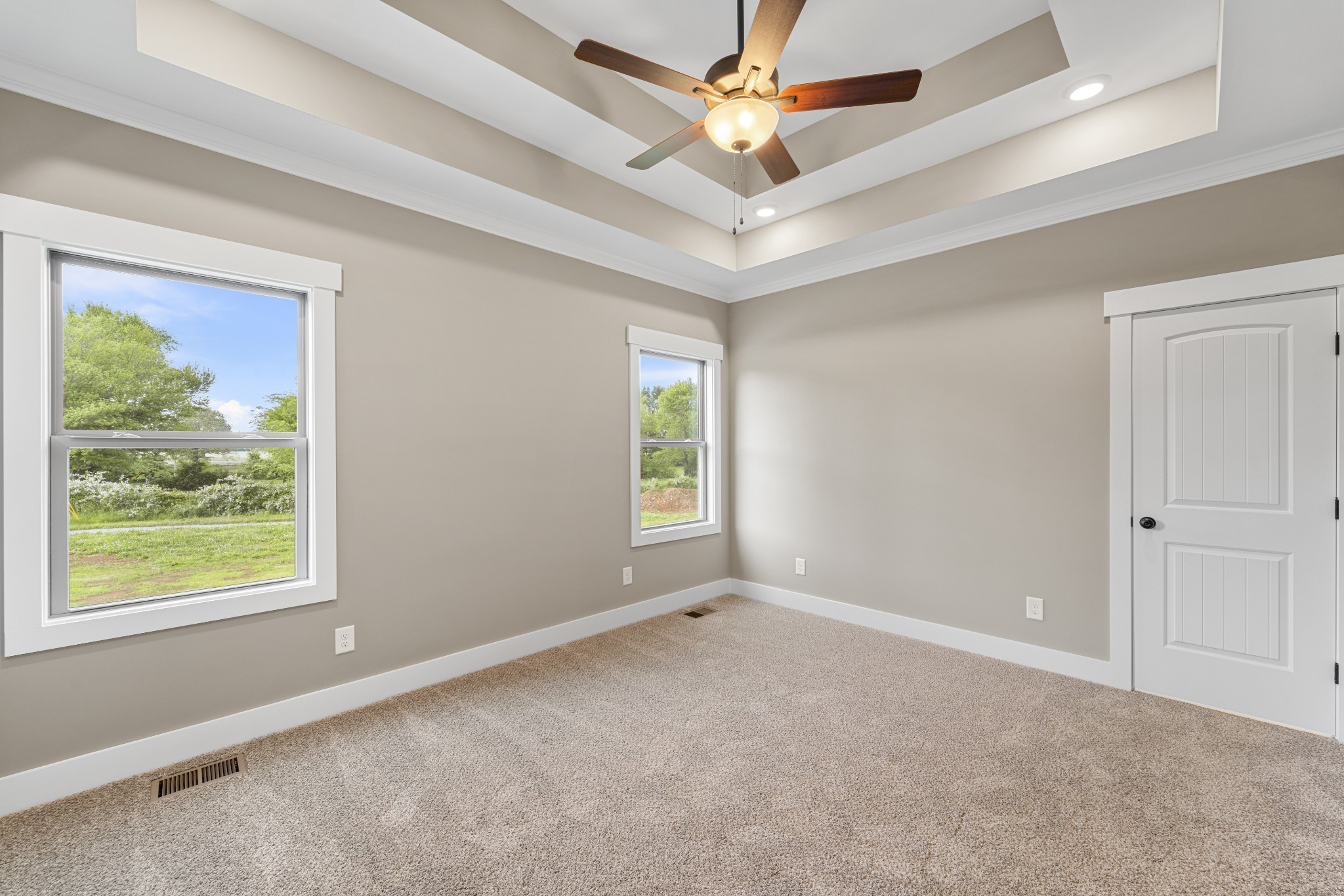 5751 Lakeview Road Springfield, TN 37172 - Photo 14 of 28 an empty room with windows and fan