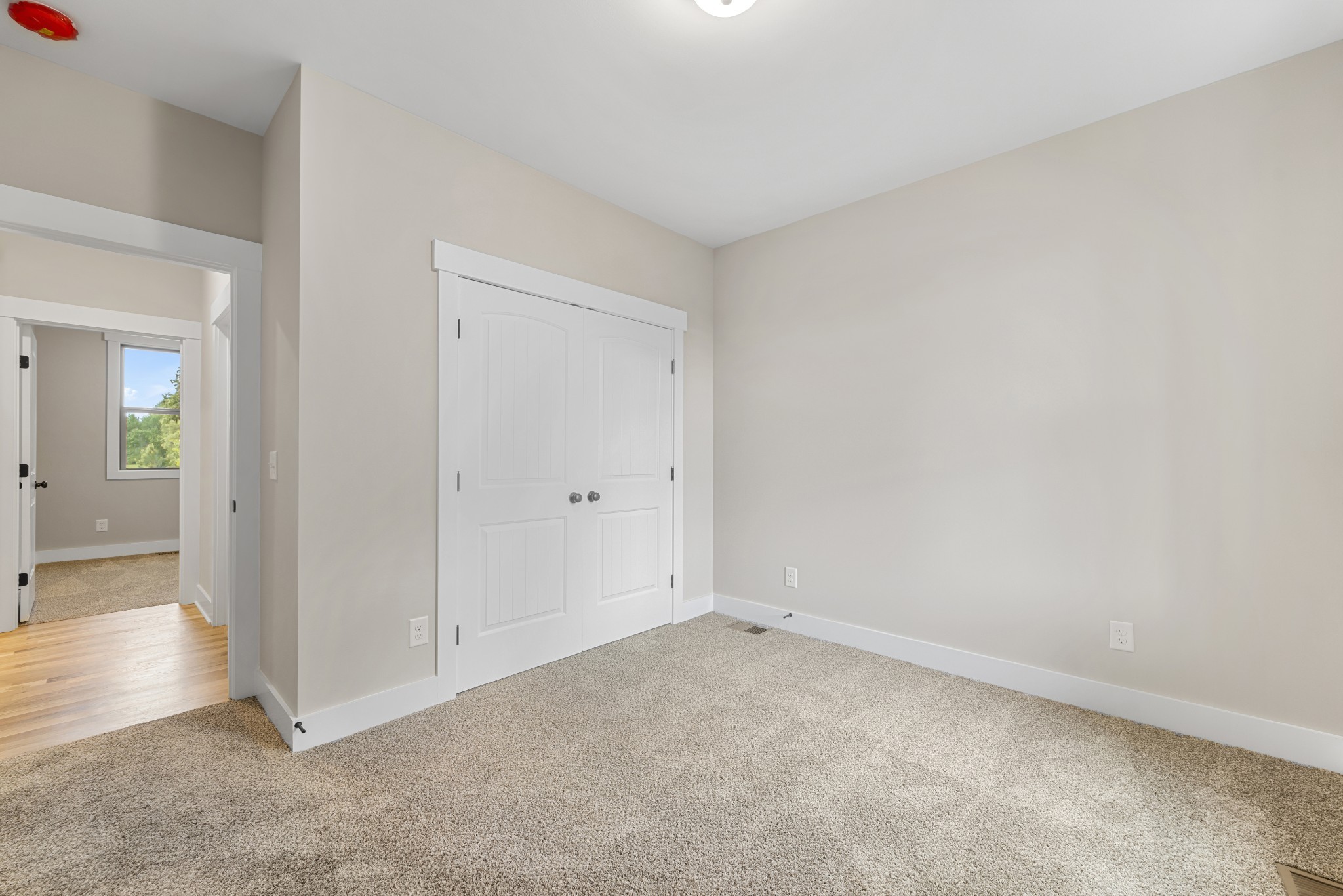 5751 Lakeview Road Springfield, TN 37172 - Photo 20 of 28 an empty room with wooden floor and windows