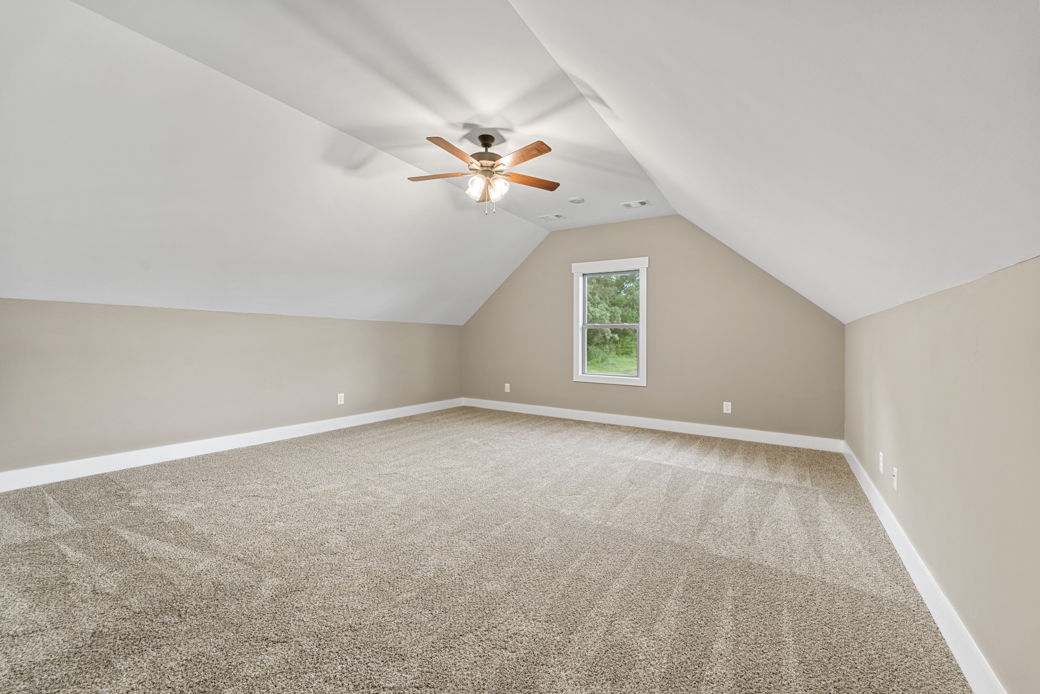 5751 Lakeview Road Springfield, TN 37172 - Photo 27 of 28 an empty room with a ceiling fan and a window
