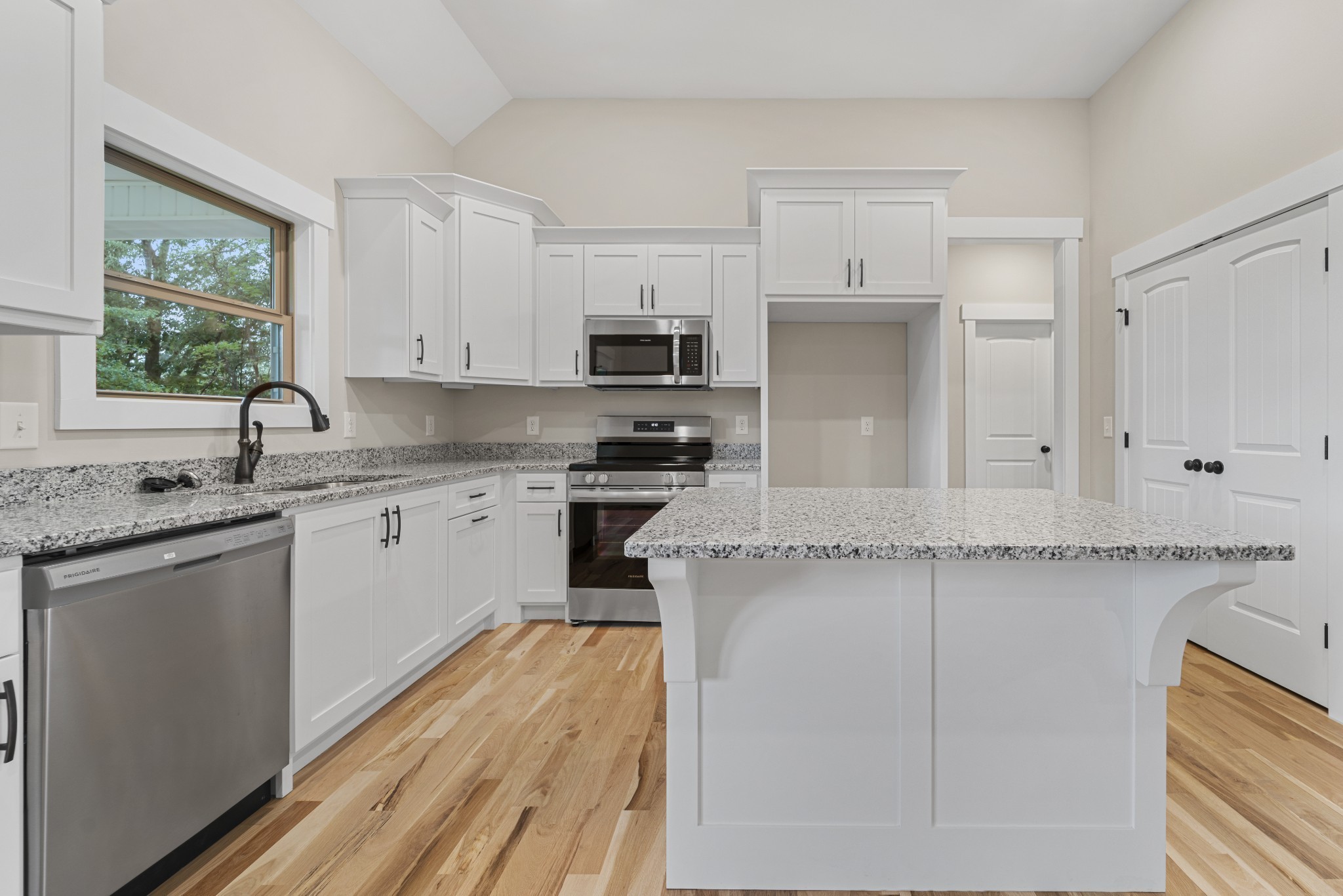 5751 Lakeview Road Springfield, TN 37172 - Photo 7 of 28 a kitchen with stainless steel appliances granite countertop a sink stove and microwave