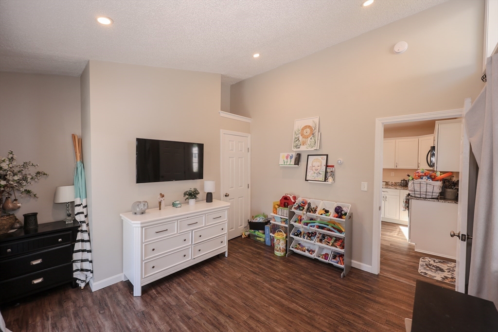 86 Meadowbrook Road Chelmsford, MA 01863 - Photo 14 of 41