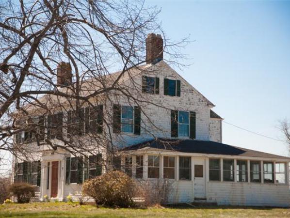 875 A Horseneck Road Westport, MA 02790 - Photo 4 of 30 a front view of a house with a yard