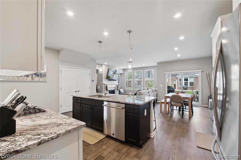 765 Hummingbird Drive Rochester Hills, MI 48307 - Photo 15 of 47